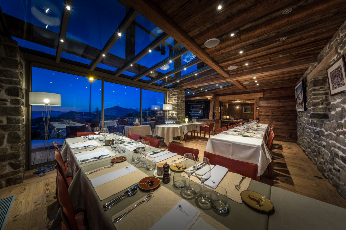 Conservatory dining room