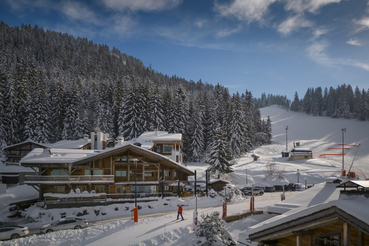 Panorama des Servages avec la piste des timalets sur le Grand Massif