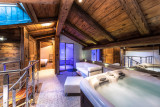 Private Jacuzzi and Steam Room - Suite N°13