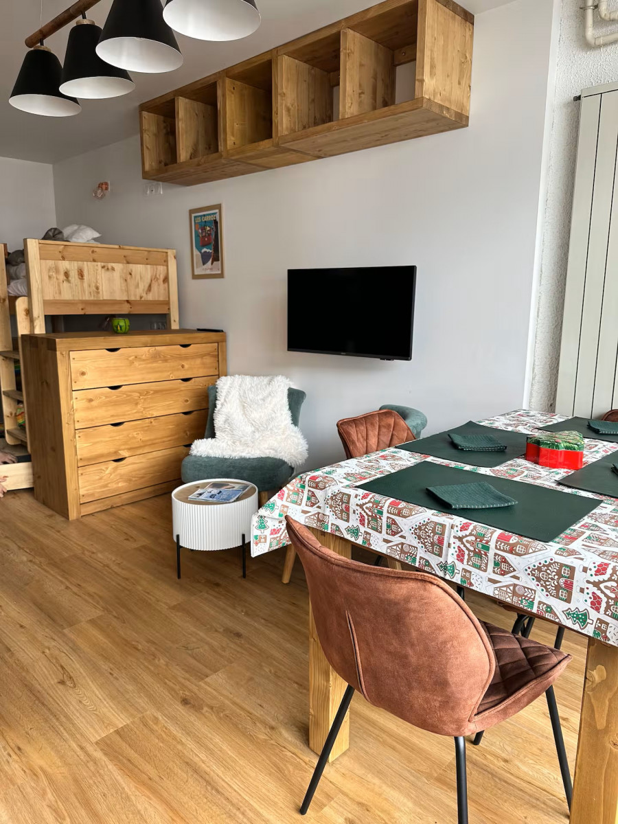 07eba0c9-800b-46a8-8aa1-fa95e5f5a061-8772561