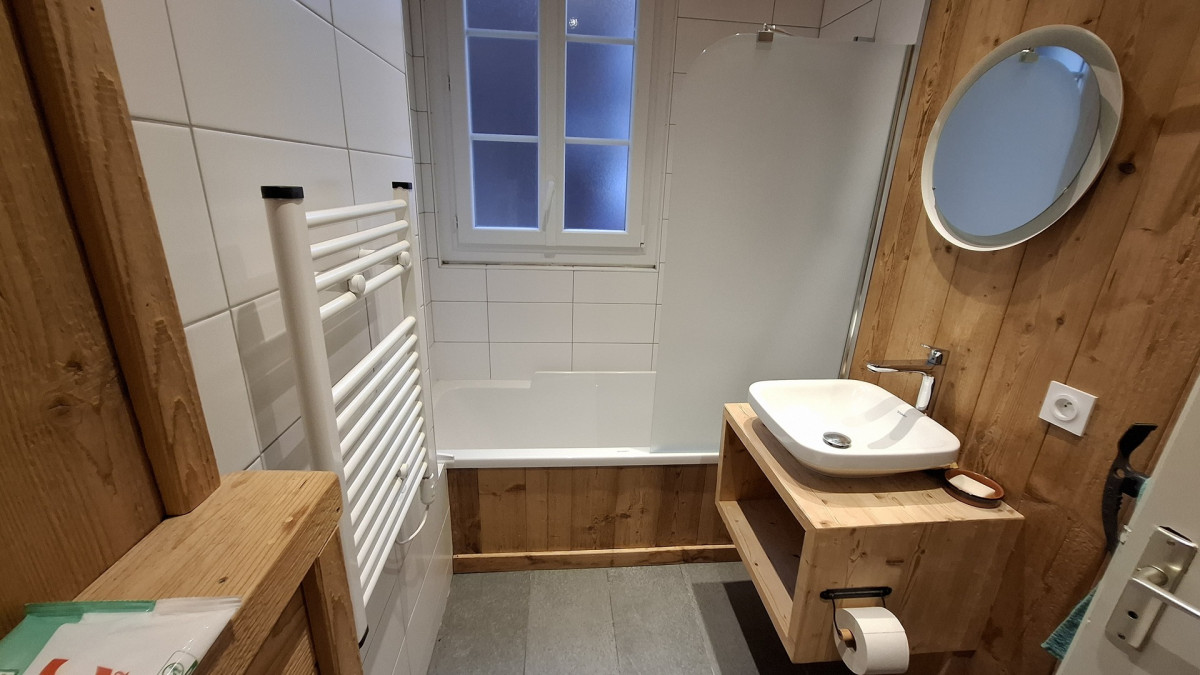 20251207-153033-8663500