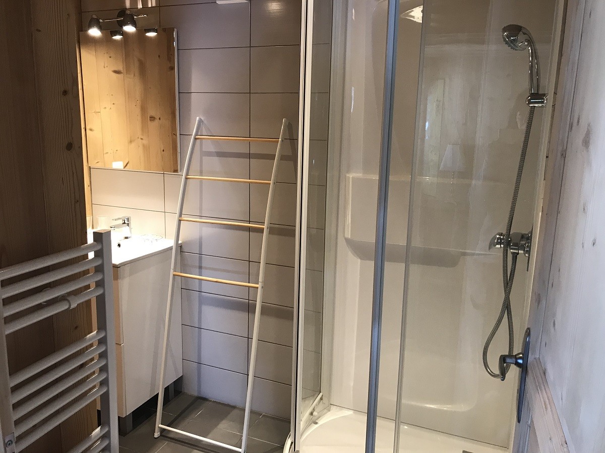 5-salle-de-douche-rez-de-jardin-6026344