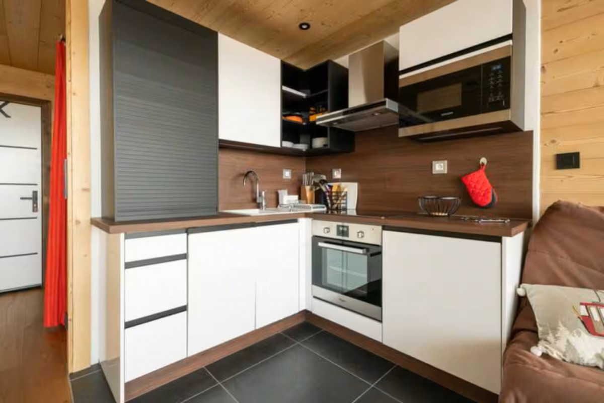 60ffb0c8-4e11-4f9c-b21c-3f731acb7a94-8581200 60ffb0c8-4e11-4f9c-b21c-3f731acb7a94-8581200