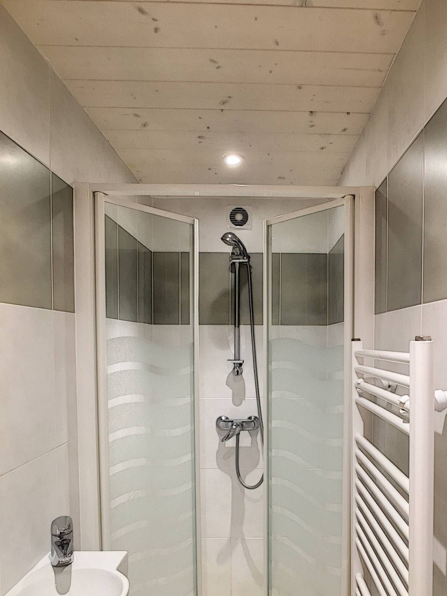 _clients_227430004_photos_9k_8937973