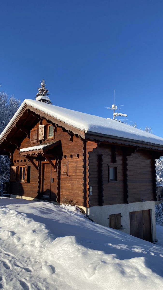 chalet-ext-6818930
