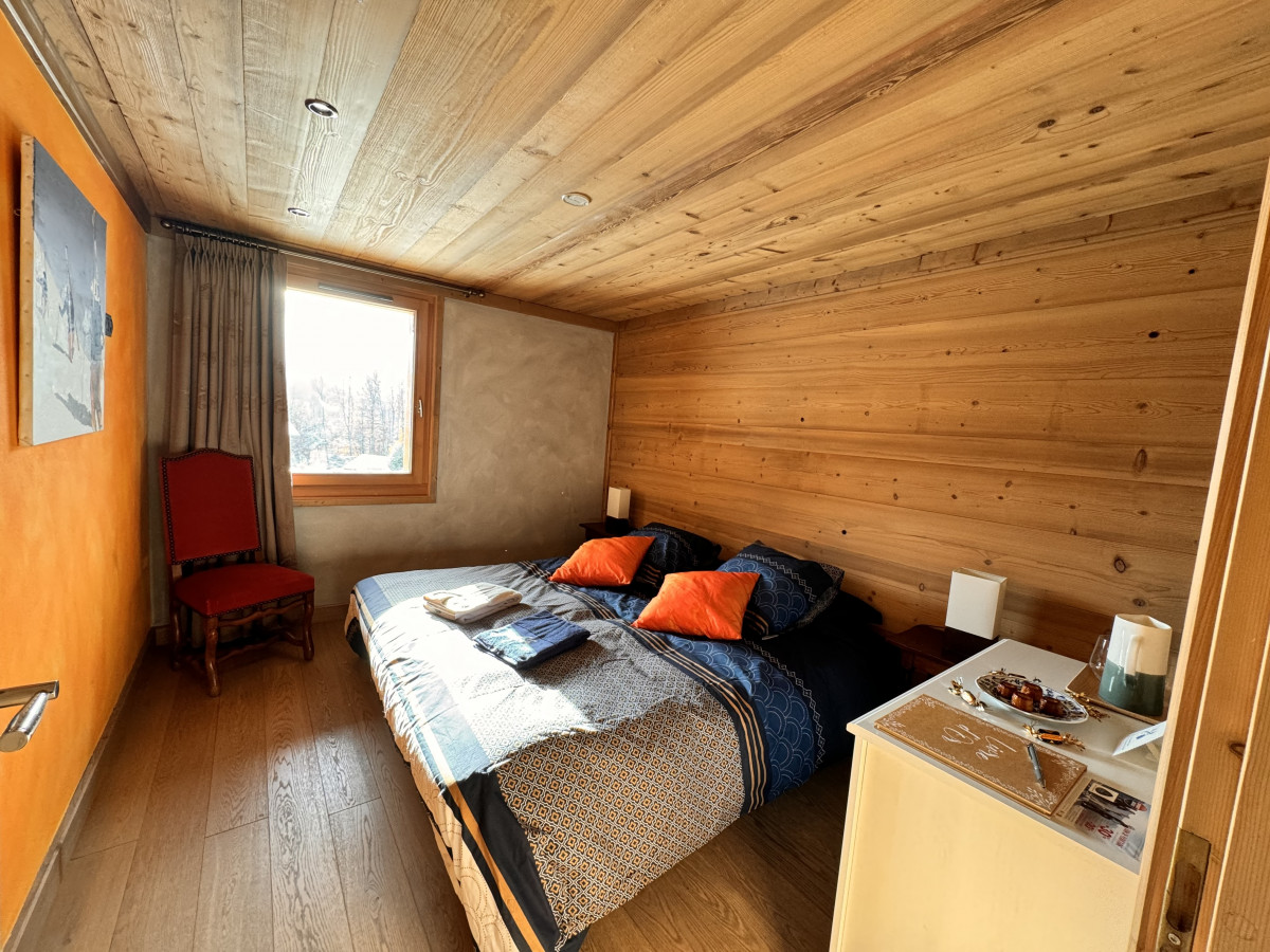 chambre-orange-2-6816889 chambre-orange-2-6816889