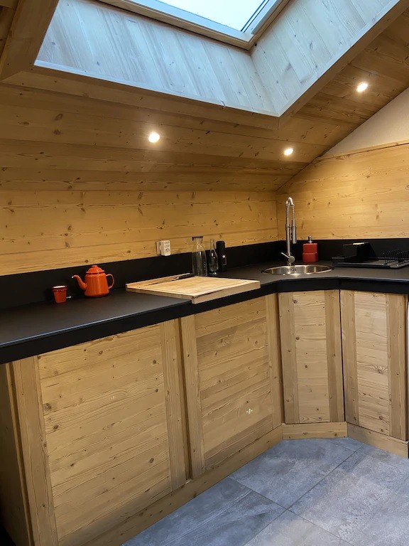 fe81a7a4-f10-6016613