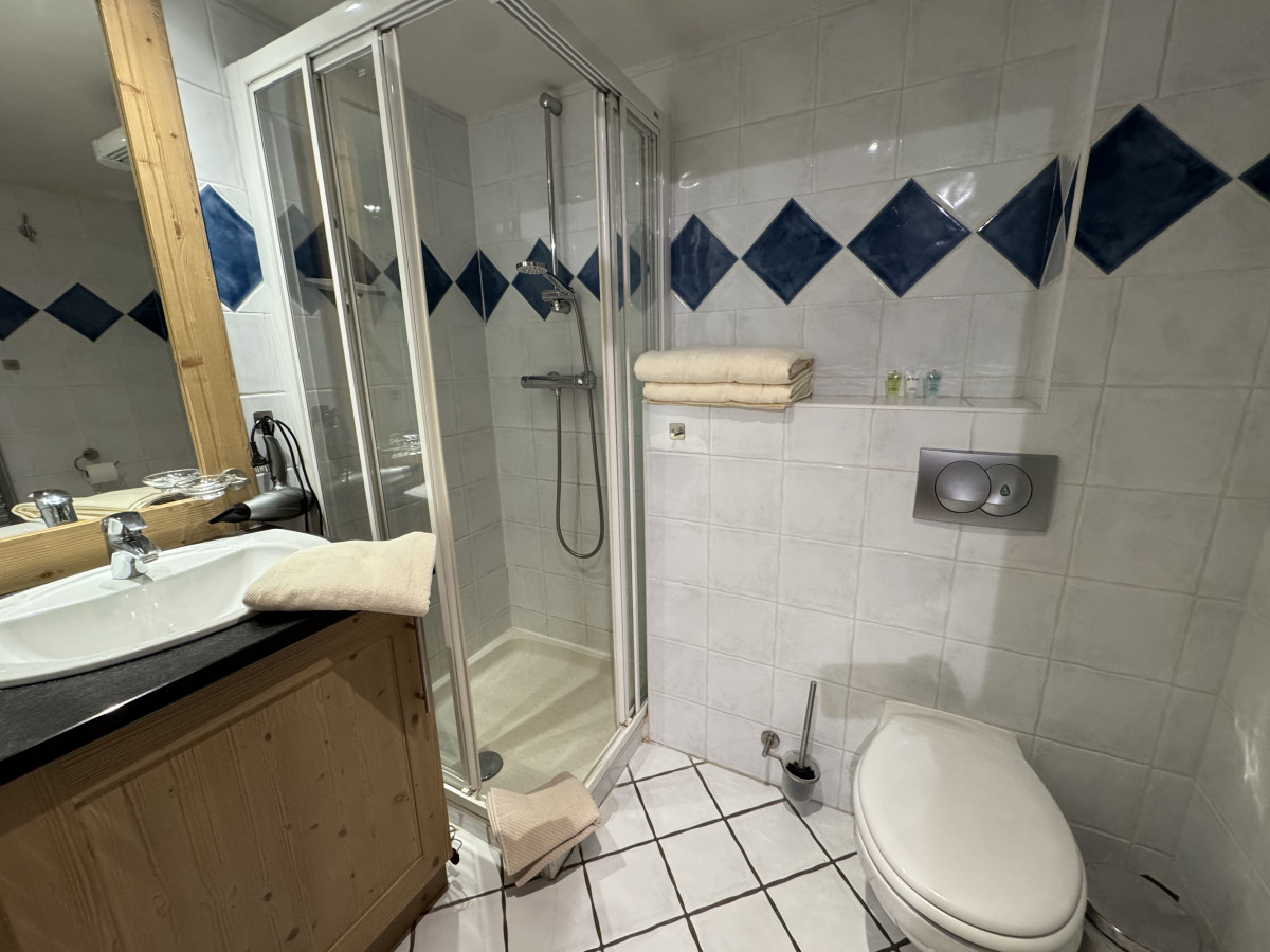 img-1744-8046663
