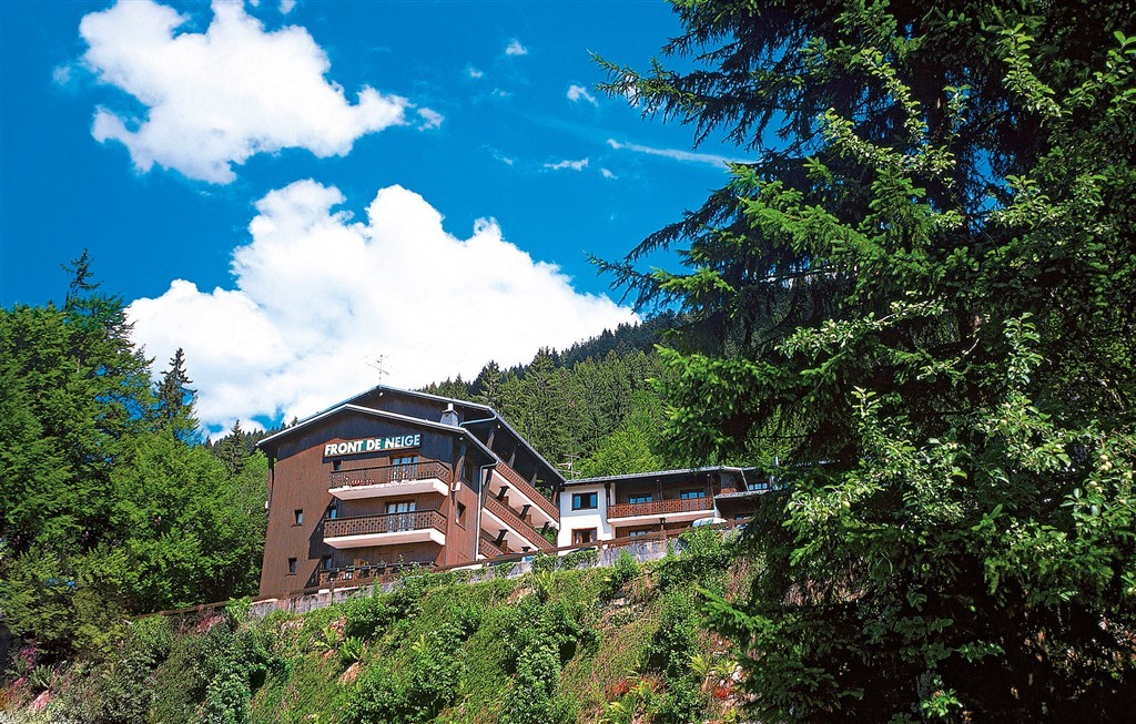 location-ete-les-carroz-d-araches-residence-odalys-front-de-neige