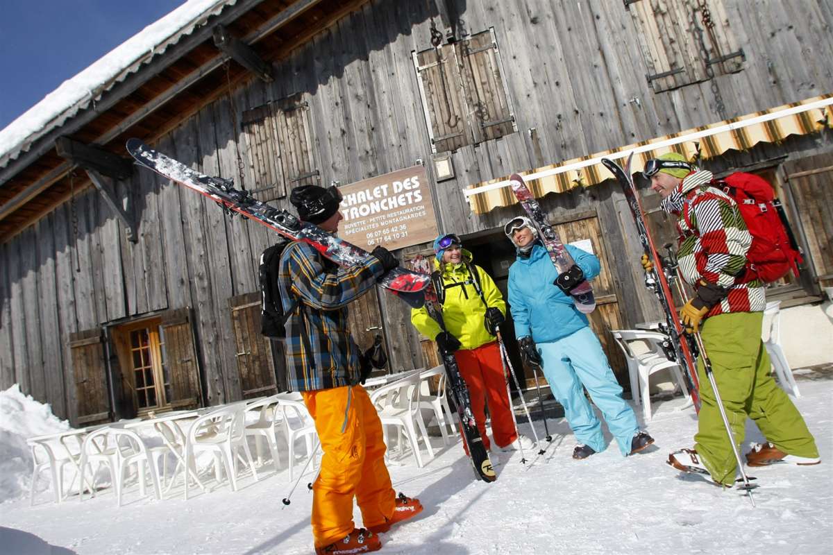 pause-tronchets-skieurs-cervos-73195