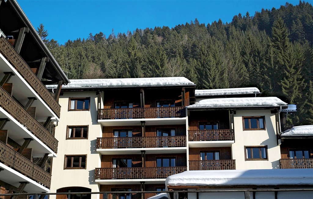 vacances-hiver-les-carroz-d-araches-residence-odalys-front-de-neige