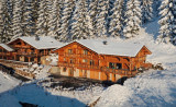chalet-alpin-sous-la-neige-9336850
