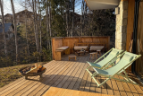 deck-en-bois-au-coucher-du-soleil-1-8935838
