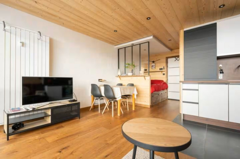 5f12ac6e-bad7-4636-8d6e-9c994214de3b-8581193