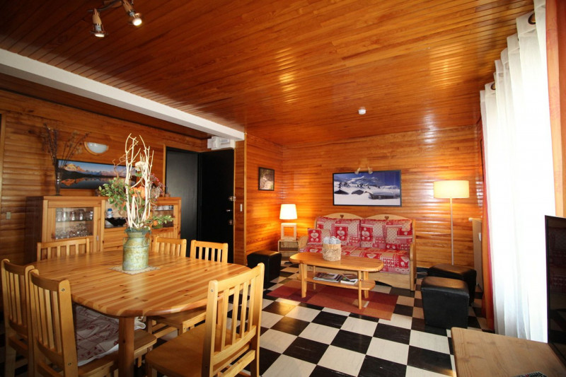 _clients_227430004_photos_51j_8946316