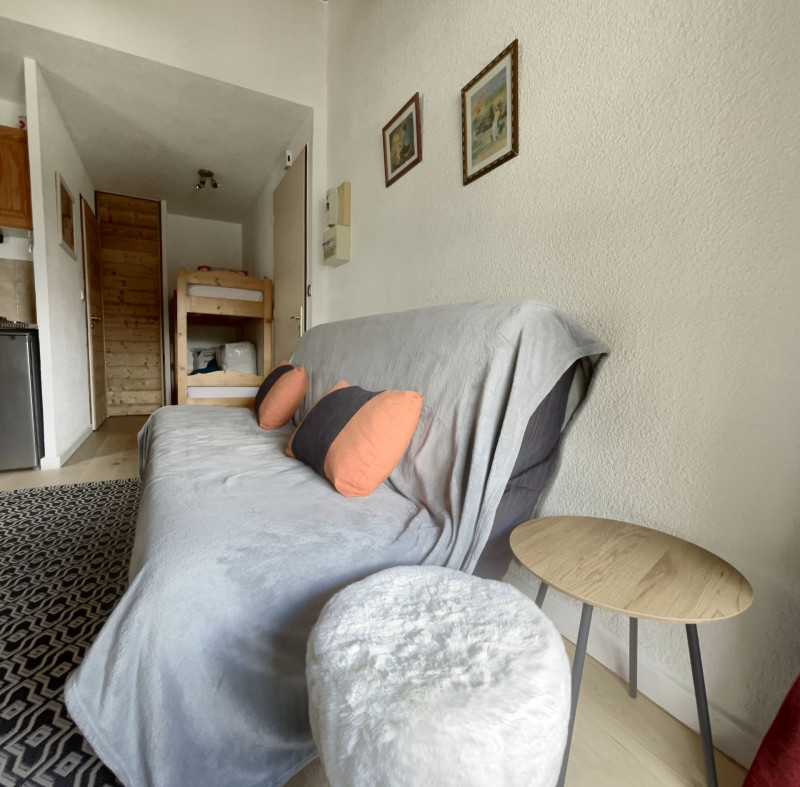 _lv_images__lot_0010300961_05_8106370