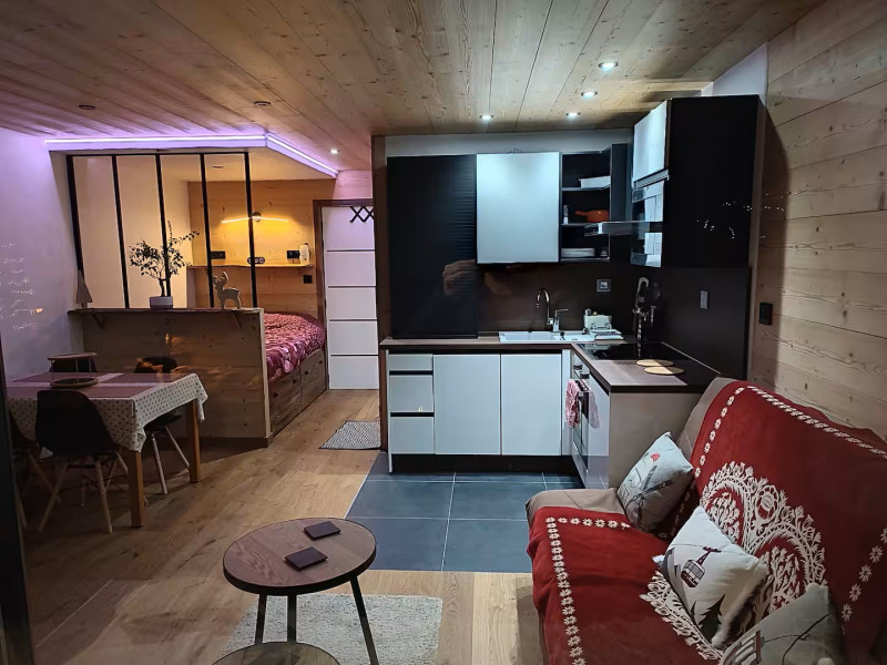 a3d9433e-6f82-4a4d-8c87-9665209ce9aa-8581205