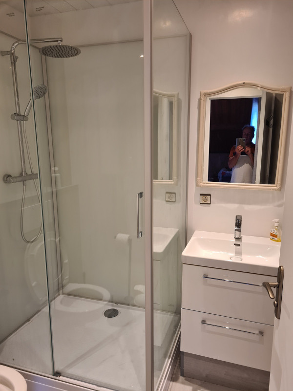 salle-d-eau-chambre-1-9154767 salle-d-eau-chambre-1-9154767
